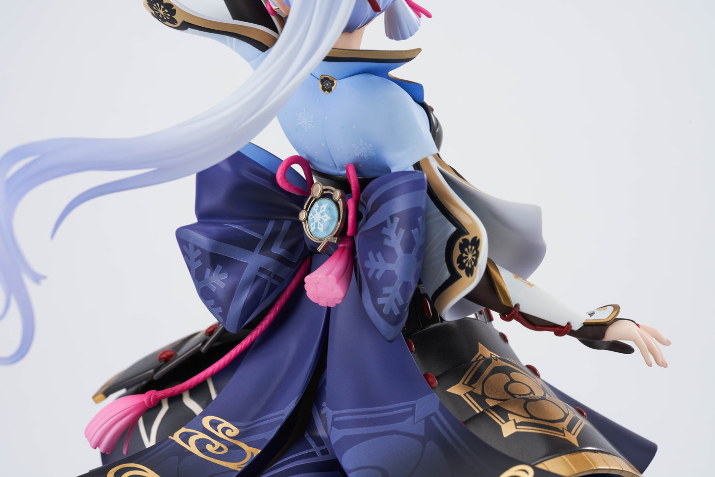 Genshin Impact Figure - Kamisato Ayaka - Shirasagi Hyouka Ver. - 1/7 Scale Figure