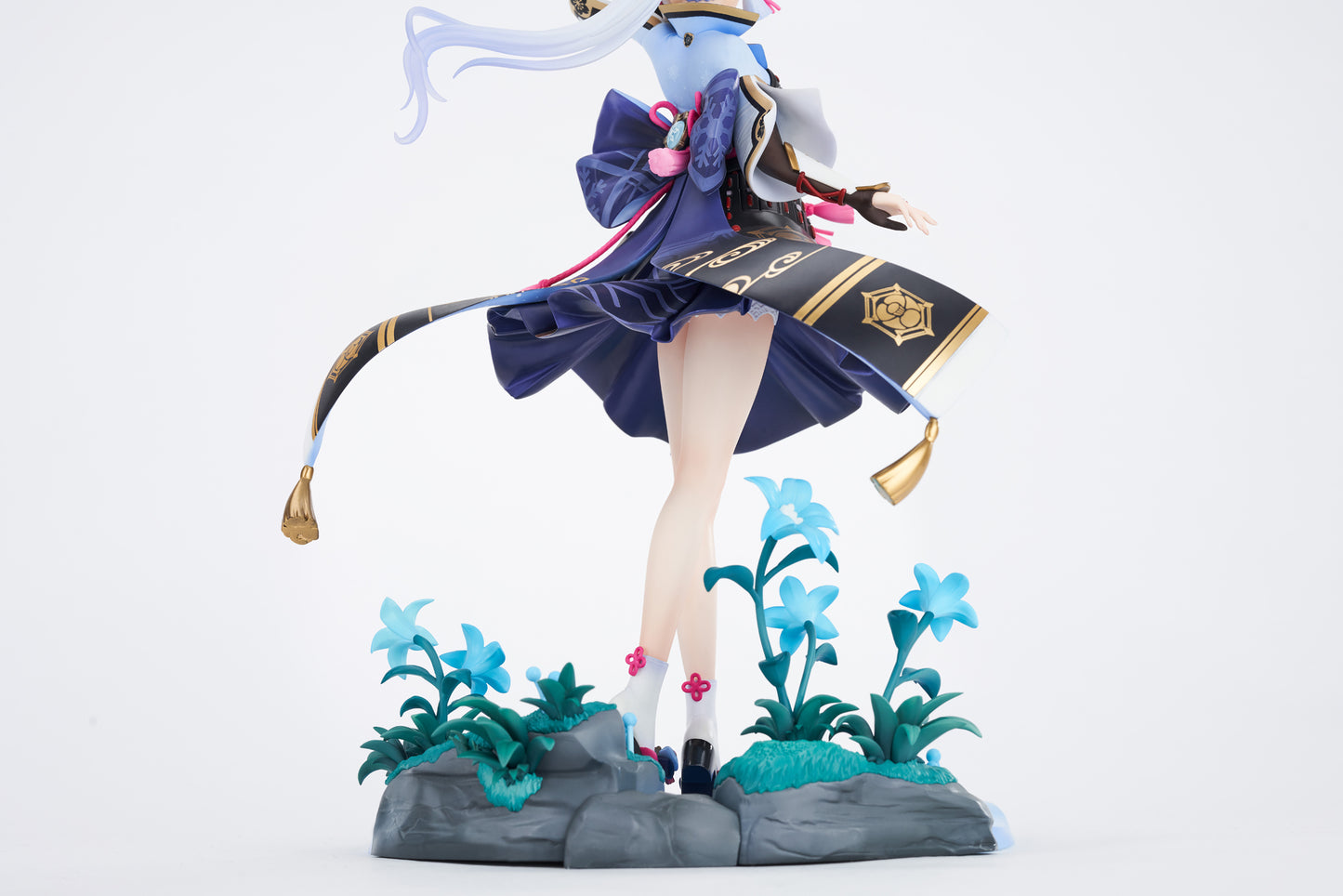 Genshin Impact Figure - Kamisato Ayaka - Shirasagi Hyouka Ver. - 1/7 Scale Figure