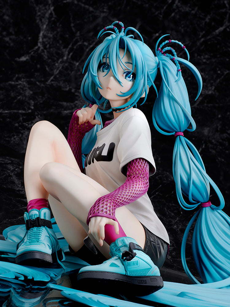 (Pre-Order) Hatsune Miku - 1/4 Scale Figure - The Latest Street Style "Cute", Tokyo Figure Limited Edition