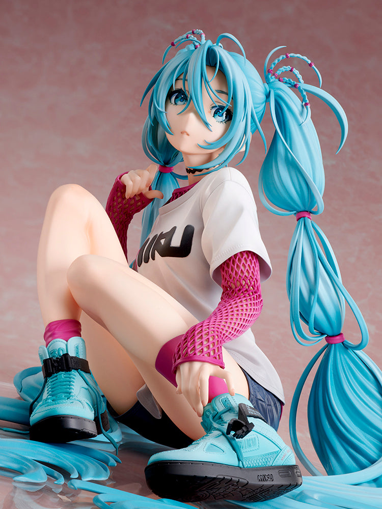 (Pre-Order) Hatsune Miku - 1/4 Scale Figure - The Latest Street Style "Cute"