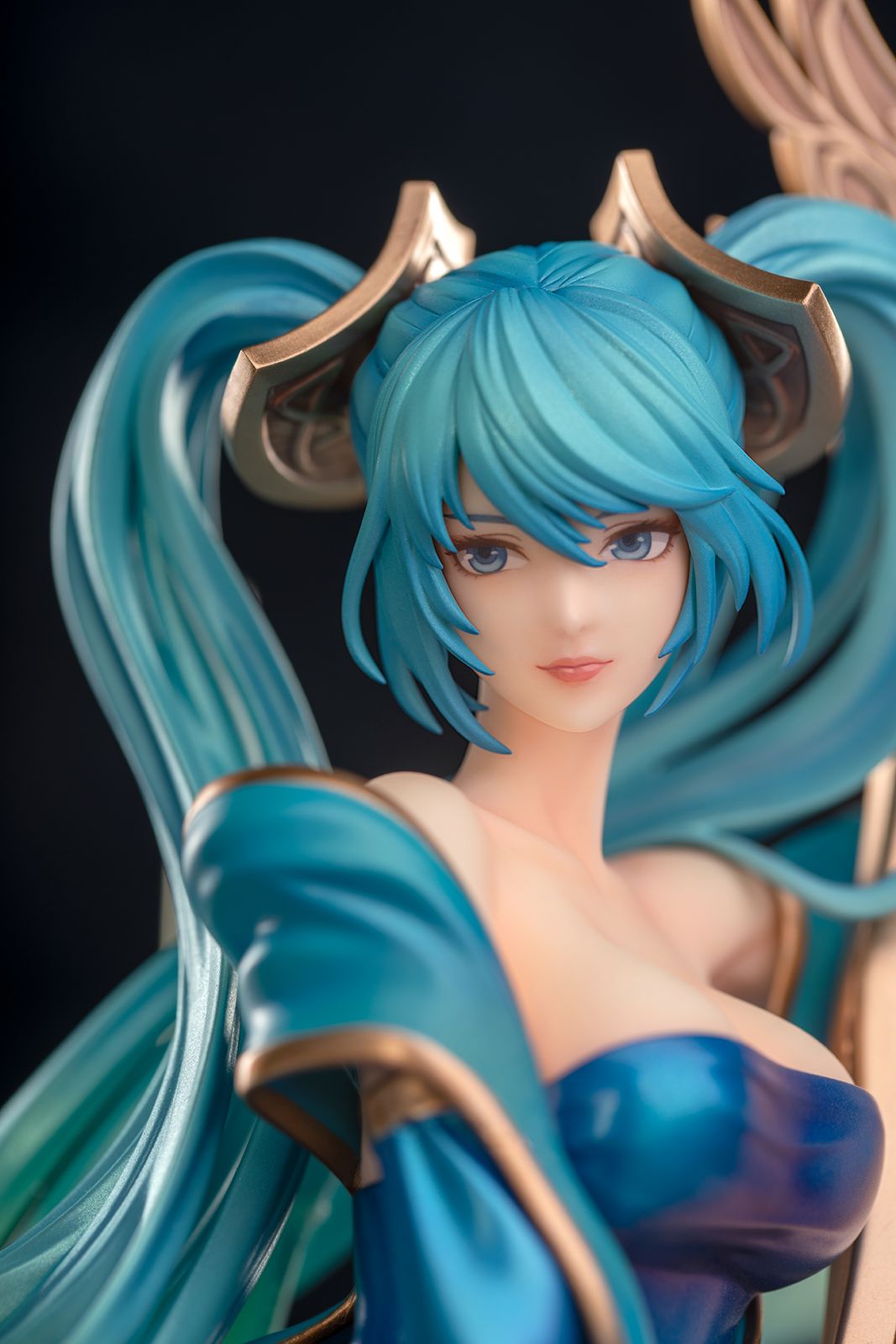 (Pre-Order) League of Legends - Sona - 1/7 Scale Figure- Maven of the Strings (Myethos)
