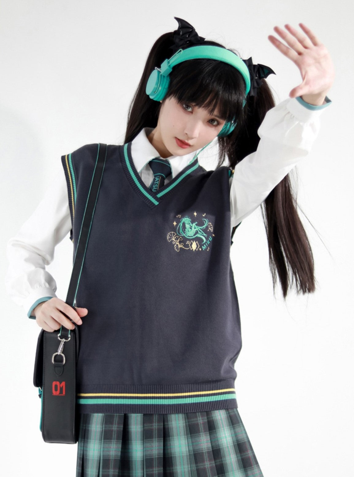 Hatsune Miku - Amahakawa x Hatsune Miku - Vest