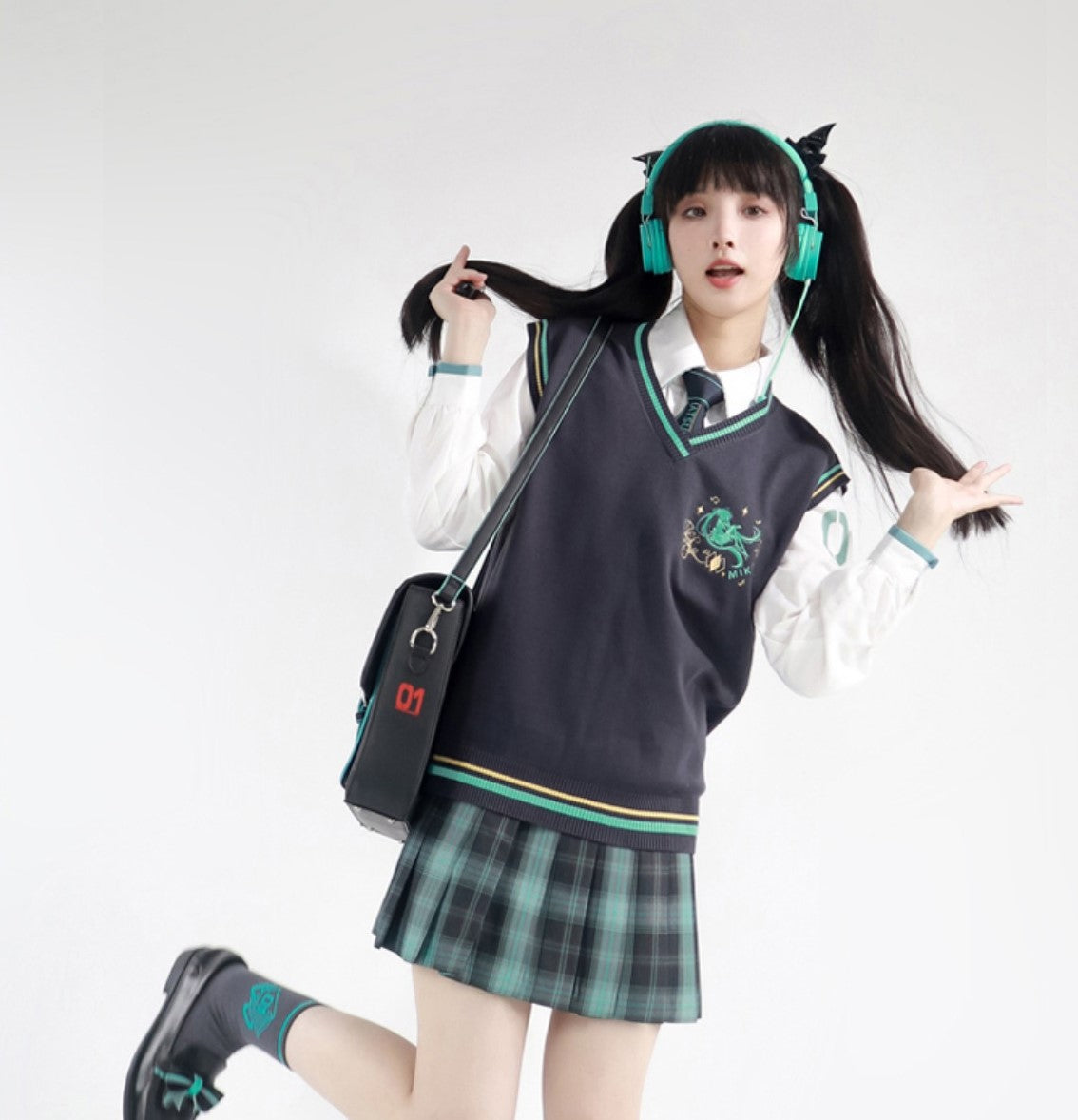 Hatsune Miku - Amahakawa x Hatsune Miku - Vest