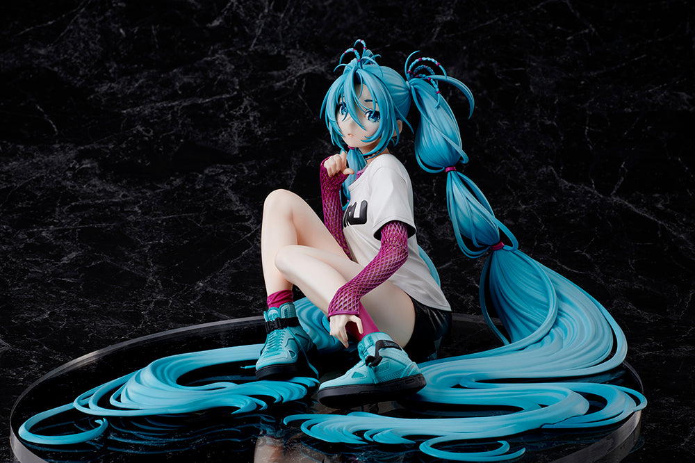 (Pre-Order) Hatsune Miku - 1/4 Scale Figure - The Latest Street Style "Cute", Tokyo Figure Limited Edition