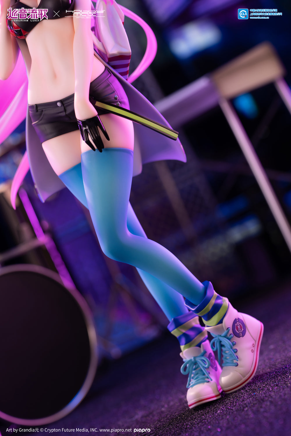 (Pre-Order) Hatsune Miku - Megurine Luka - 1/7 Scale Figure - Street Chic Ver.