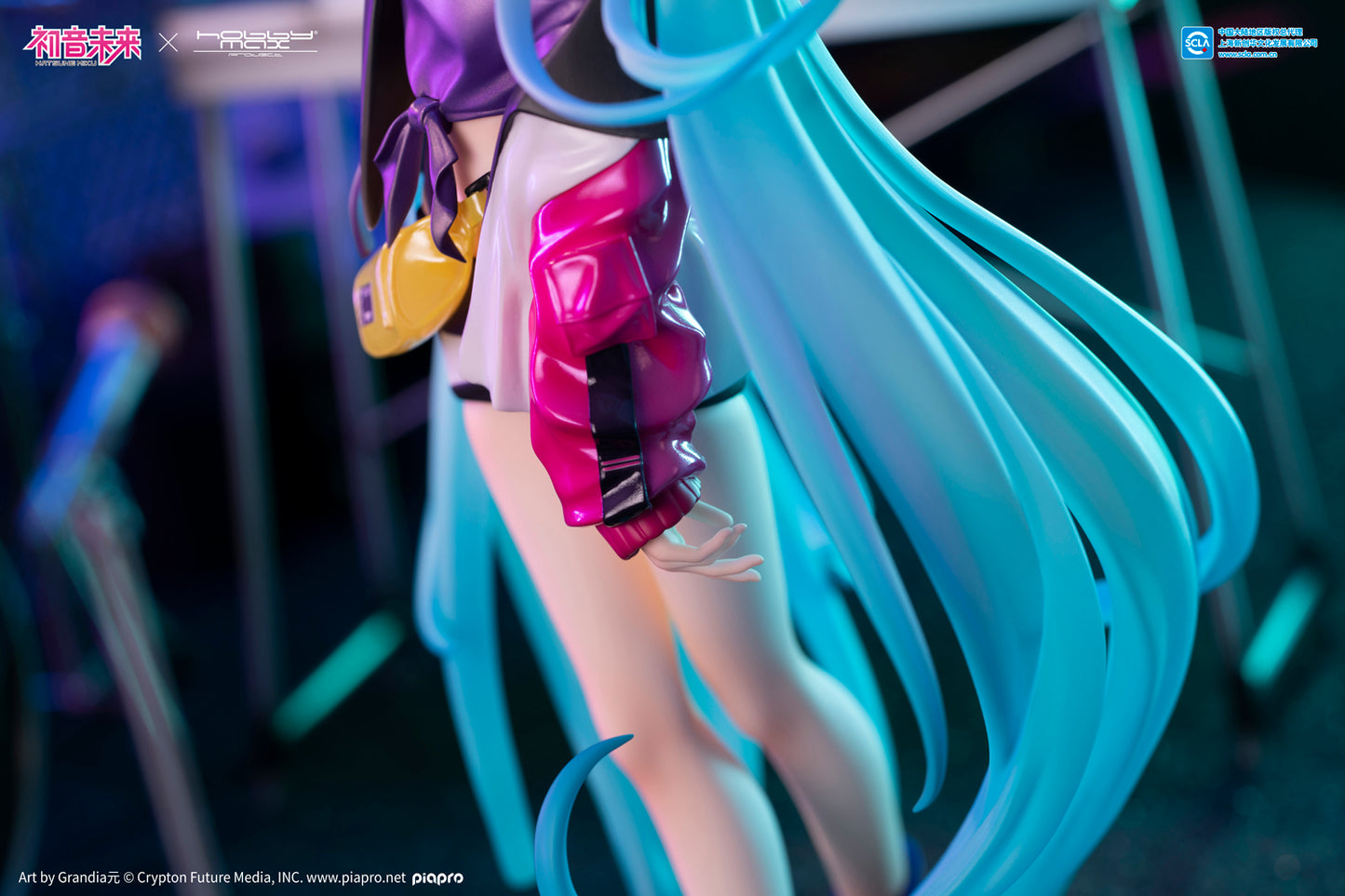 (Pre-Order) Hatsune Miku - 1/7 Scale Figure - Street Chic Ver.