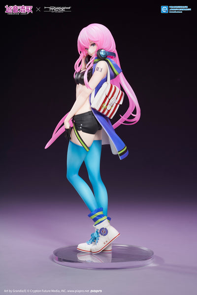 (Pre-Order) Hatsune Miku - Megurine Luka - 1/7 Scale Figure - Street Chic Ver.
