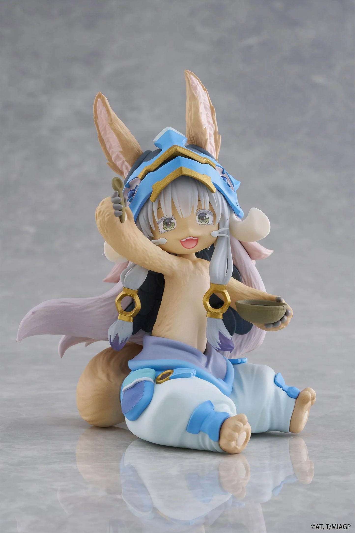 (Pre-Order) Made in Abyss: The Golden City of the Scorching Sun Desktop Cute Prize Figure - Nanachi (Mealtime ver.)