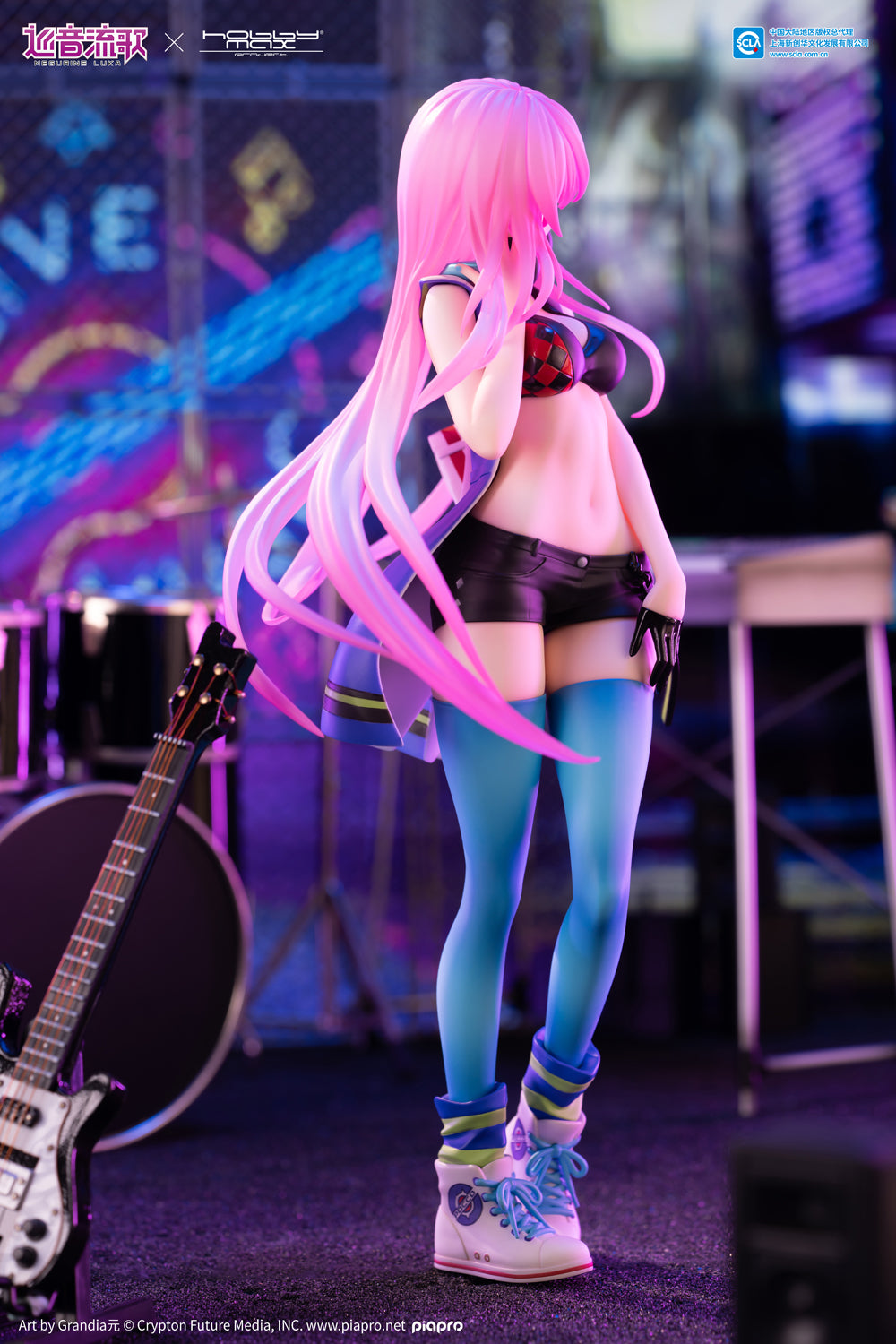 (Pre-Order) Hatsune Miku - Megurine Luka - 1/7 Scale Figure - Street Chic Ver.