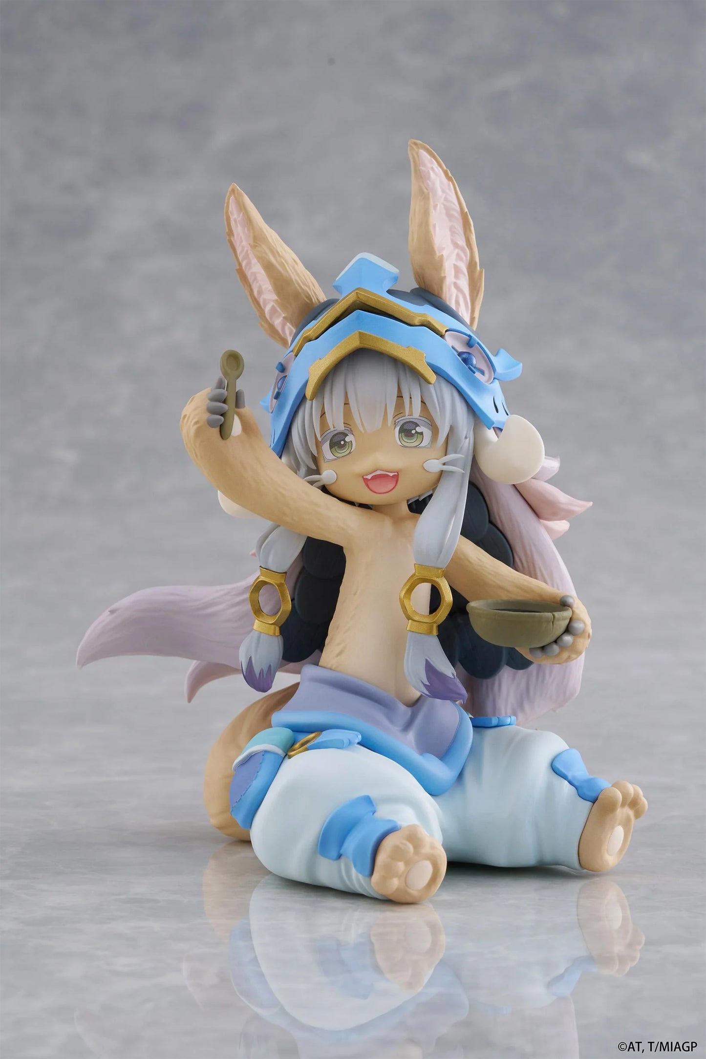 (Pre-Order) Made in Abyss: The Golden City of the Scorching Sun Desktop Cute Prize Figure - Nanachi (Mealtime ver.)