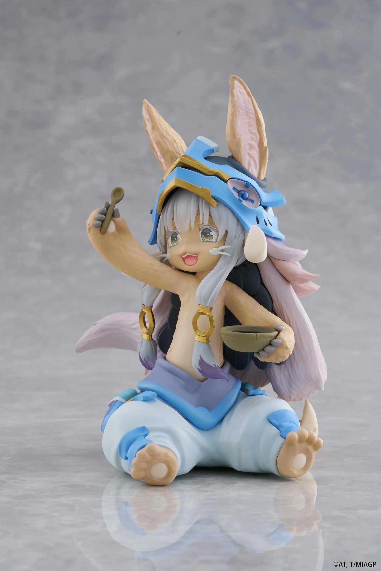 (Pre-Order) Made in Abyss: The Golden City of the Scorching Sun Desktop Cute Prize Figure - Nanachi (Mealtime ver.)