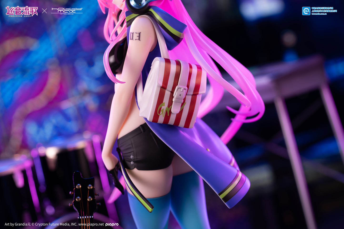 (Pre-Order) Hatsune Miku - Megurine Luka - 1/7 Scale Figure - Street Chic Ver.