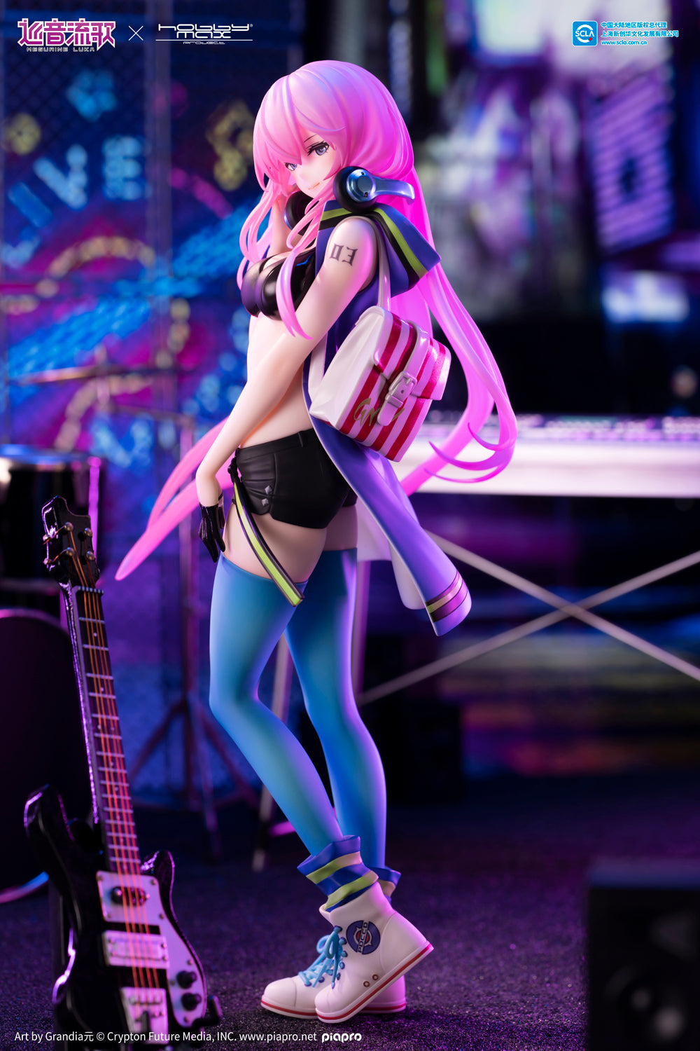 (Pre-Order) Hatsune Miku - Megurine Luka - 1/7 Scale Figure - Street Chic Ver.