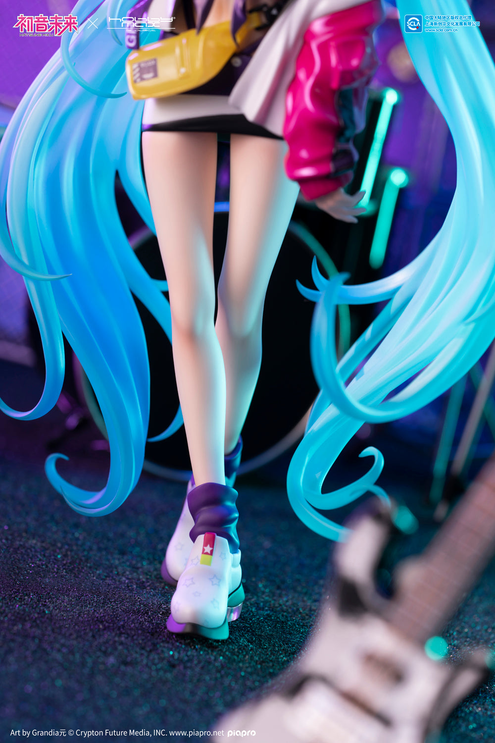 (Pre-Order) Hatsune Miku - 1/7 Scale Figure - Street Chic Ver.