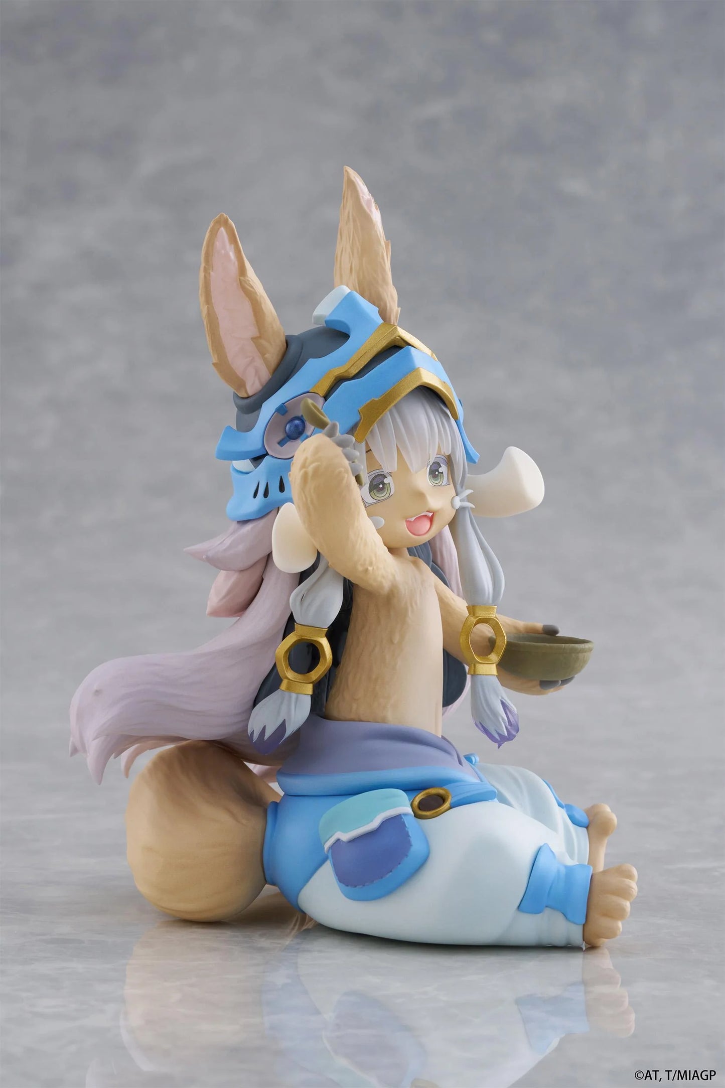 (Pre-Order) Made in Abyss: The Golden City of the Scorching Sun Desktop Cute Prize Figure - Nanachi (Mealtime ver.)