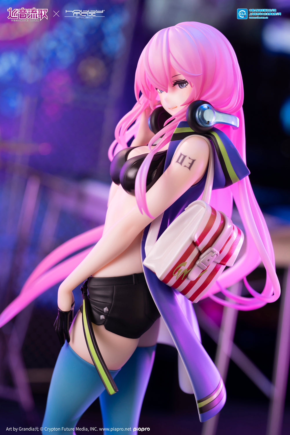 (Pre-Order) Hatsune Miku - Megurine Luka - 1/7 Scale Figure - Street Chic Ver.