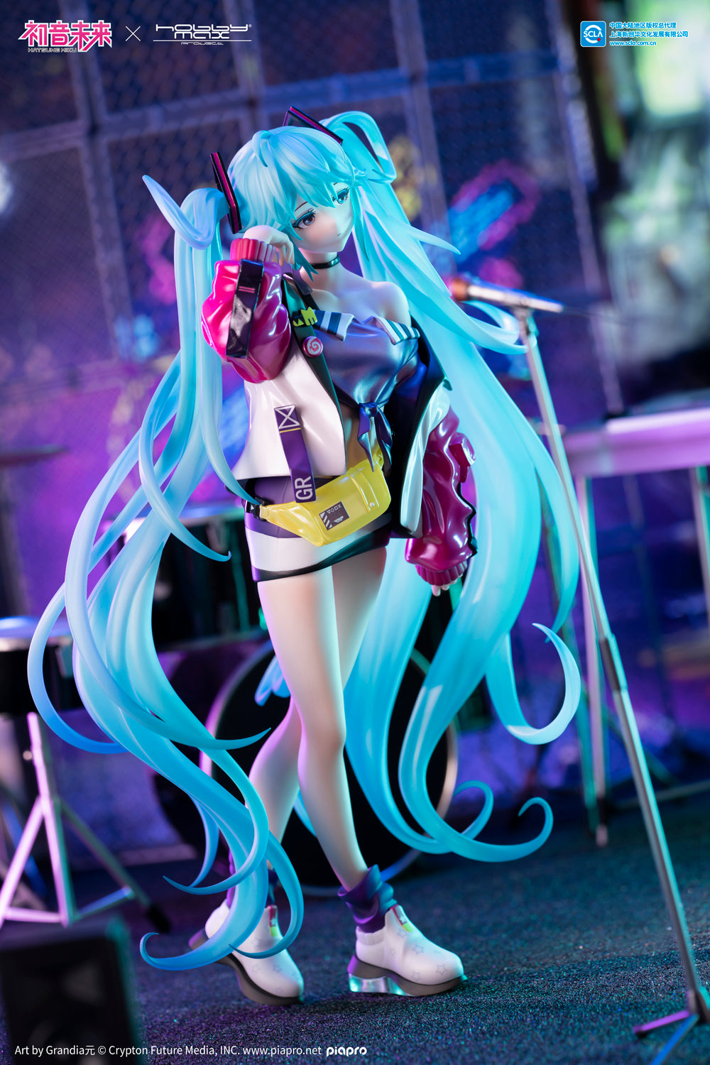 (Pre-Order) Hatsune Miku - 1/7 Scale Figure - Street Chic Ver.