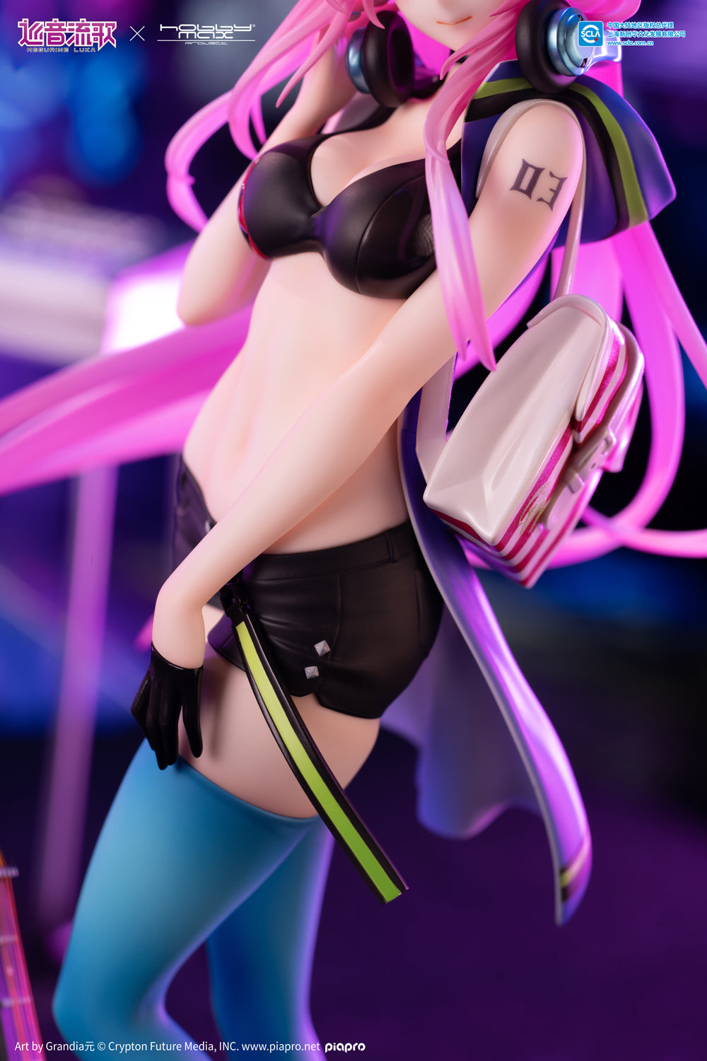 (Pre-Order) Hatsune Miku - Megurine Luka - 1/7 Scale Figure - Street Chic Ver.