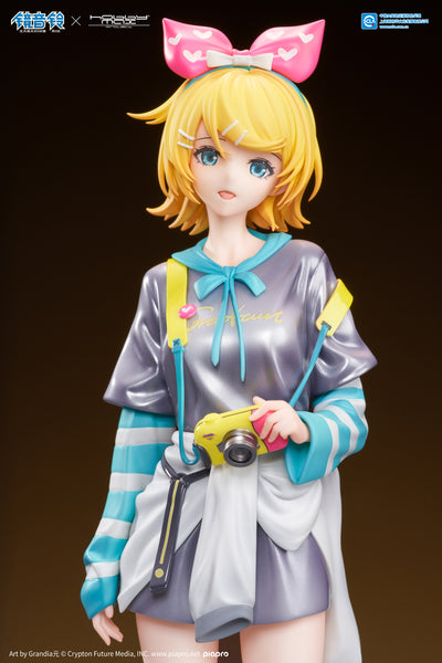 (Pre-Order) Hatsune Miku - Kagamine Rin - 1/7 Scale Figure - Street Chic Ver.