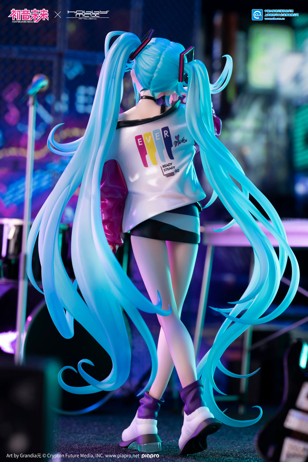 (Pre-Order) Hatsune Miku - 1/7 Scale Figure - Street Chic Ver.