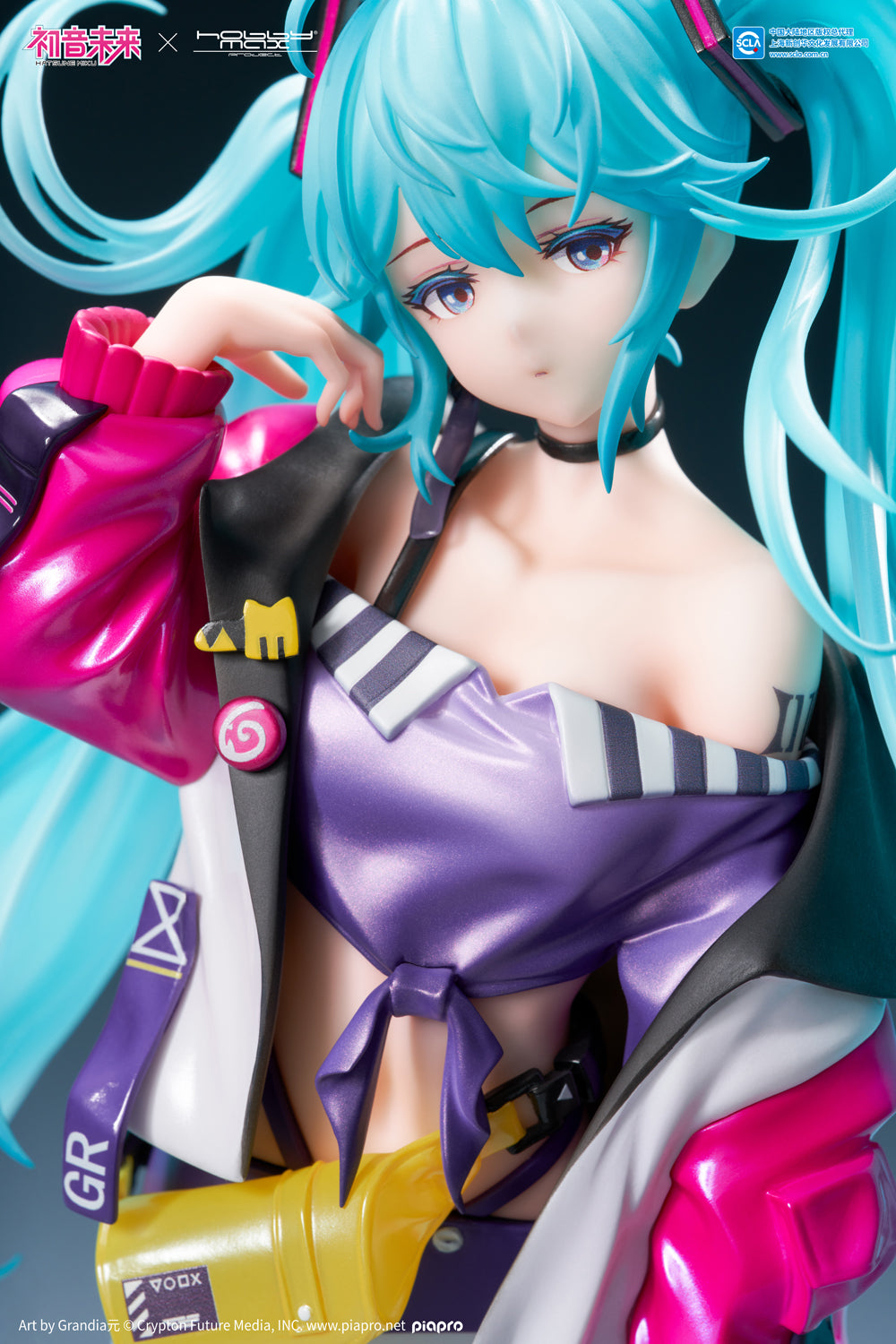 (Pre-Order) Hatsune Miku - 1/7 Scale Figure - Street Chic Ver.