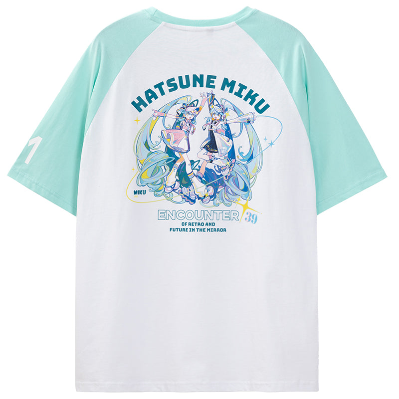 Hatsune Miku - Retro and Future in the Mirror - T-Shirt